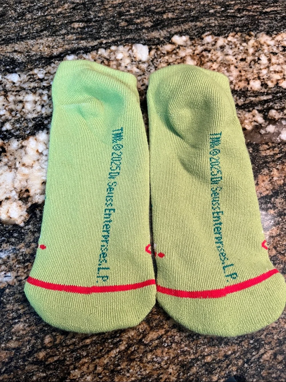 New the Grinch Christmas ankle socks, size 6-8